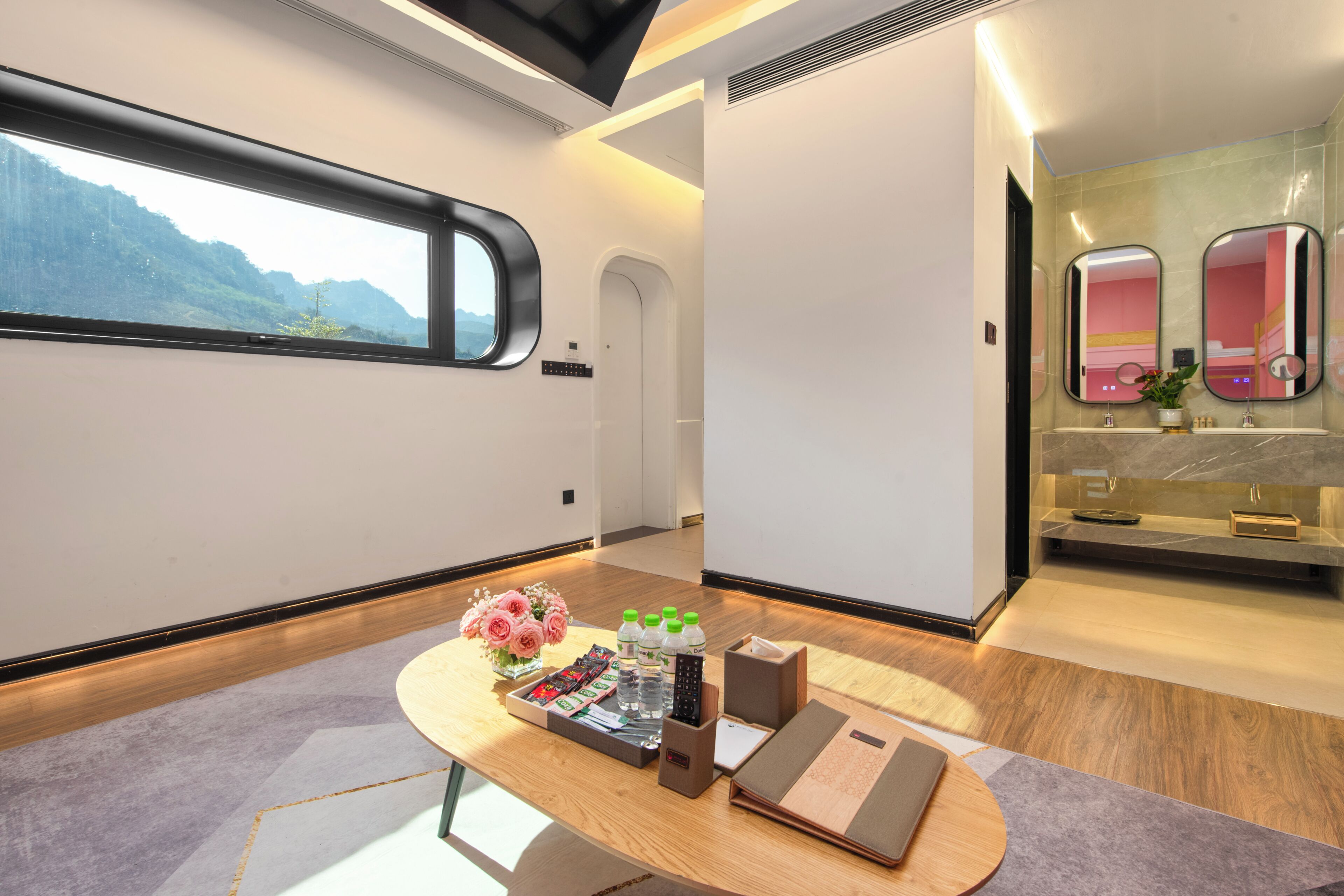 Dortoir Partagé, plusieurs lits (6 Beds Mixed) | Minibar, coffres-forts dans les chambres, décoration personnalisée