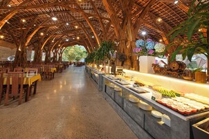 Café da manhã com pratos da culinária local grátis todos os dias