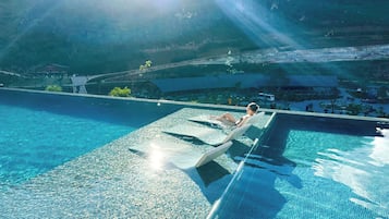 2 piscine all'aperto