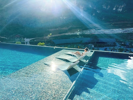 2 piscinas al aire libre