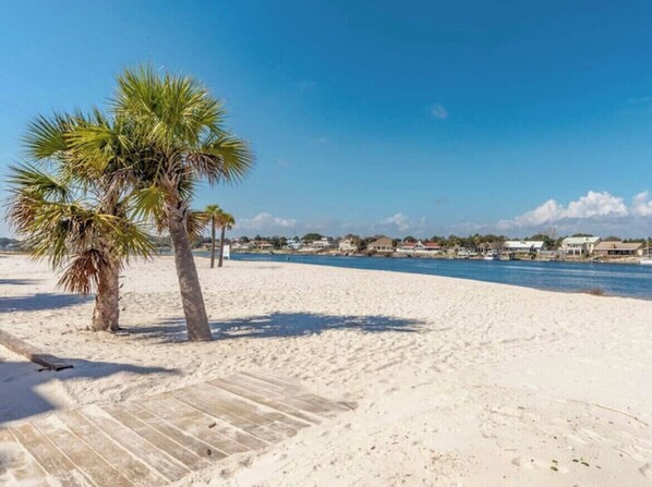 Am Strand, Liegestühle, Strandtücher