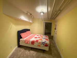 1 室のベッドルーム、アイロン / アイロン台、WiFi (無料)、ベッドシーツ