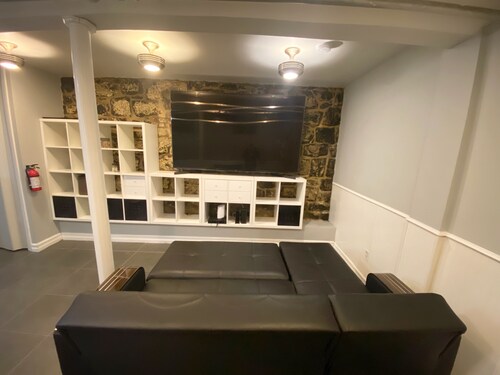 Unique, cozy & spacious basement apt close to NYC