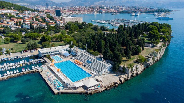 Marina - Apt Sleeps 2 with Sea Proximity (Split)