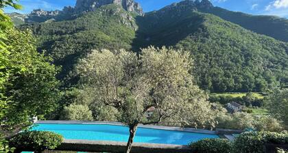 1 Bed Cottage Sleeps 4 Private Garden - Pool