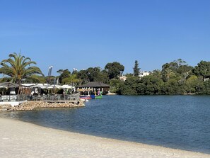 Vlak bij het strand, strandlakens