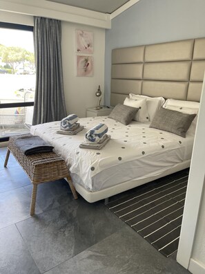 1 slaapkamer, een strijkplank/strijkijzer, wifi, beddengoed