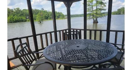 Honey Bear Lake House...rest for your soul