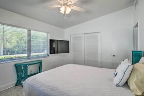 2 bedrooms, desk, iron/ironing board, internet