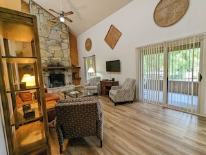 Smart-TV, Kamin, DVD-Player