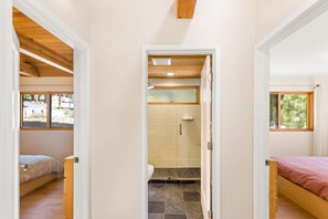 2 bedrooms, iron/ironing board, free WiFi, bed sheets - Wildwood  - Modern 2 BR Private Hot tub. Walk to Regional Park and Trails (Tahoe Vista)