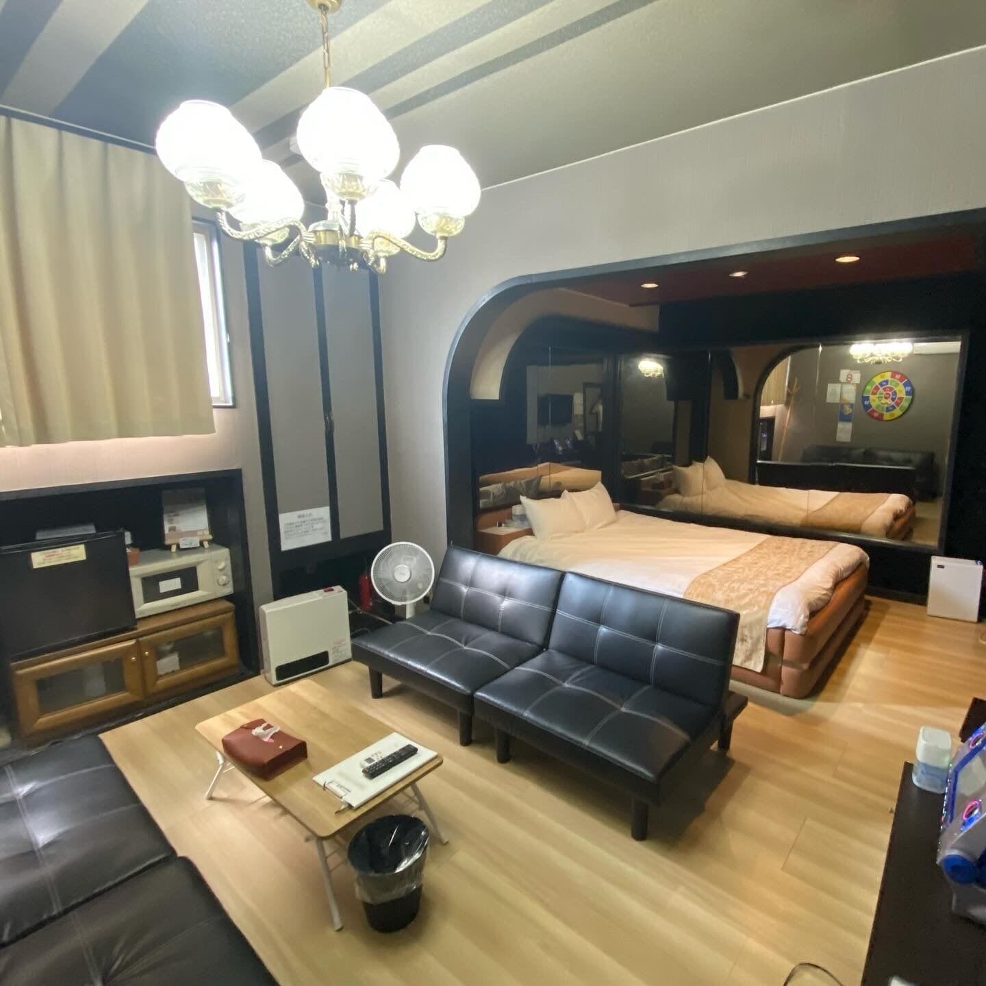 Dog Room 8 | Individually decorated, individually furnished, free WiFi, bed sheets