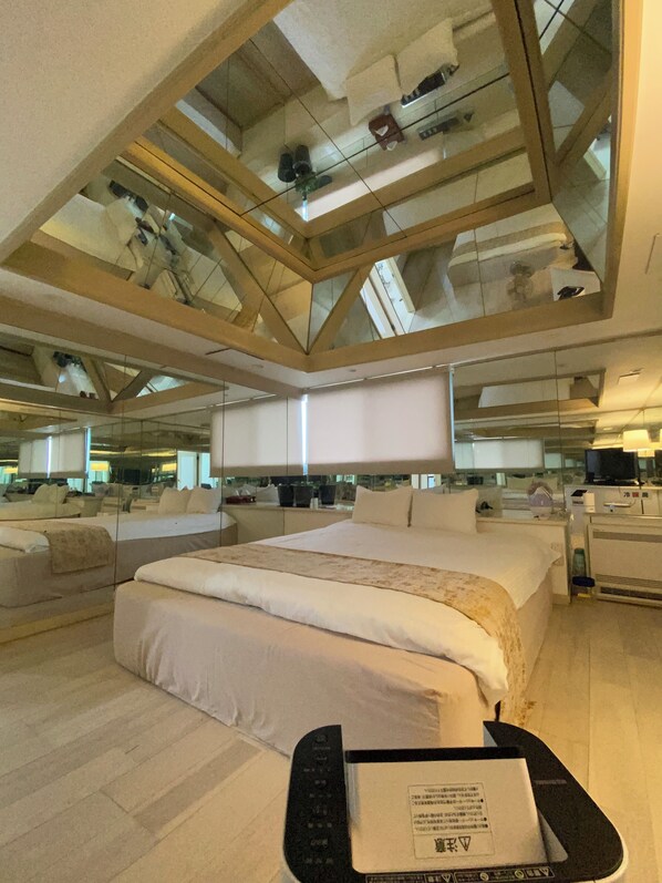 Room 7 | Individually decorated, individually furnished, free WiFi, bed sheets - Hotel Lucia at Maebashi Akagi (Maebashi)