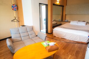 Decoración personalizada, muebles diferentes y wifi gratis