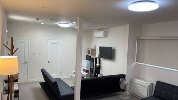 Room 7, No Pets Allowed, Non Smoking | Individually decorated, individually furnished, free WiFi, bed sheets