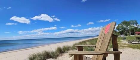 Beach nearby, sun-loungers, beach towels