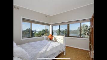 3 habitaciones, escritorio, wifi gratis y ropa de cama