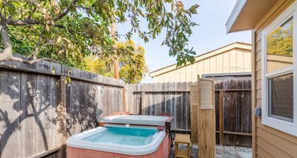🌼Modern guesthouse w private patio and ♨️ hot tub