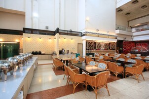 Café da manhã self-service grátis todos os dias