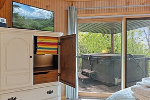Interior - Cozy 4BR Cabin @ Beech Mtn - Skiing, Sledding, Views, Fireplace, Hot Tub, & Dogs (Beech Mountain)