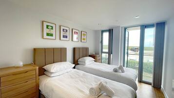 2 bedrooms, iron/ironing board, Internet