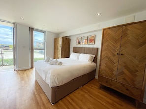 2 عدّة غرف نوم ومكواة/لوح كي وخدمة الإنترنت