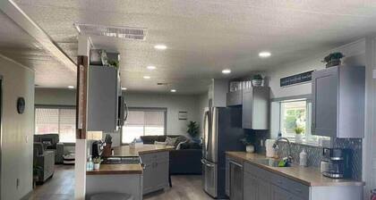 The Angler-A Spacious & Comfortable Lake Getaway