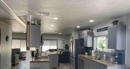 The Angler-A Spacious & Comfortable Lake Getaway