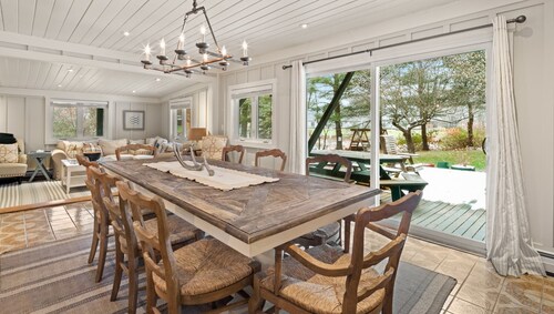 Riverside House, 10 mins to Ski, Walk to Rec Path, Restaurants & Breweries