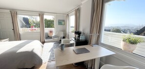 5 bedrooms, in-room safe, desk, iron/ironing board