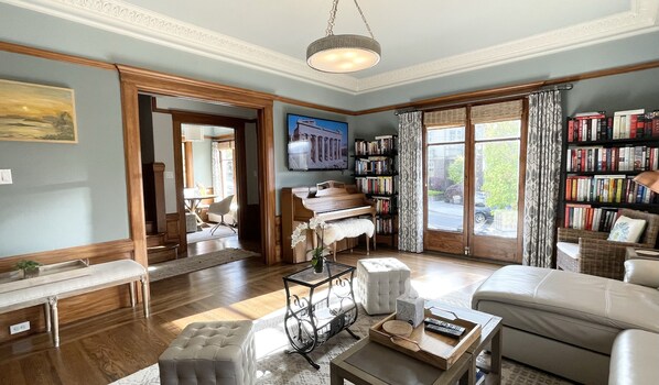 Smart TV, books, stereo, printers