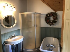Combined shower/tub, hair dryer, towels, soap