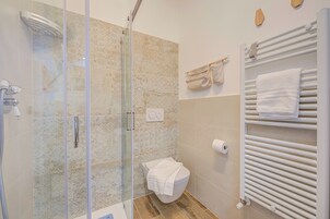 Family Apartment, Multiple Bedrooms, Mountainside (La Casa Accanto With Shared Pool) | Bathroom | Shower, hair dryer, bidet, towels