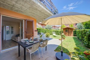 Family Apartment, Multiple Bedrooms, Mountainside (La Casa Accanto With Shared Pool) | Outdoor dining
