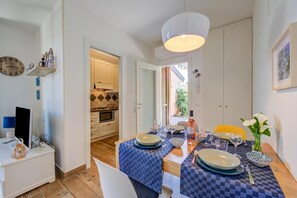Family Apartment, Multiple Bedrooms, Mountainside (La Casa Accanto With Shared Pool) | Dining