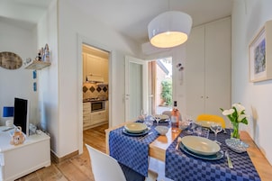 Family Apartment, Multiple Bedrooms, Mountainside (La Casa Accanto With Shared Pool) | Dining room