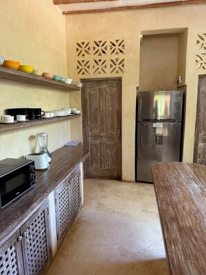 Microones, forn, placa de cuina i rentaplats