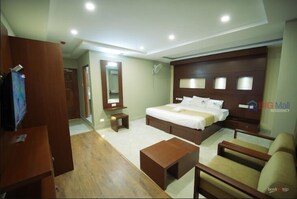 Deluxe Twin Room, Multiple Beds, Ensuite | Free WiFi