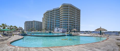 Piscine couverte, piscine extérieure