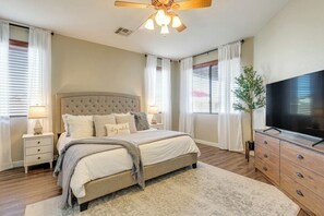 3 habitaciones, caja de seguridad en la habitación y escritorio 