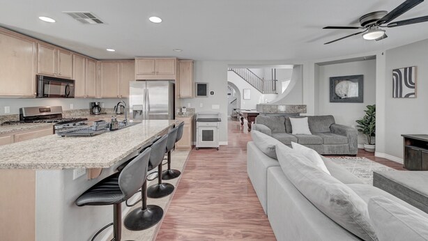 A modern kitchen with granite countertops, stainless steel appliances, and a bar area. - King Suite -Spa- Fast Wifi (Las Vegas)