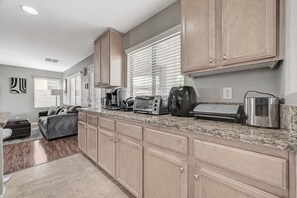 Interior - King Suite -Spa- Fast Wifi (Las Vegas)