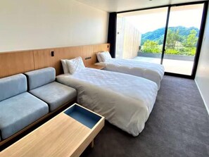 Tomannsrom, ikke-røyk, terrasse | Safe på rommet, wi-fi (inkludert) og sengetøy