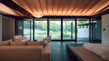 In-room safe, free WiFi, bed sheets