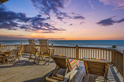 3BR Beachfront Retreat | Hot Tub, Bar & Games | Pet-Friendly