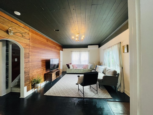 Eclectic cottage, steps from downtown