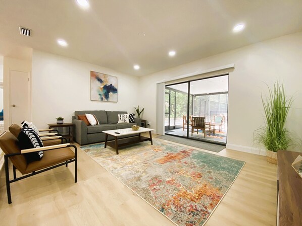 TV connectée, baby-foot, table de tennis de table, livres