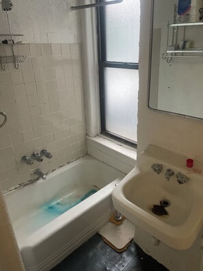 Handtücher, Seife, Toilettenpapier