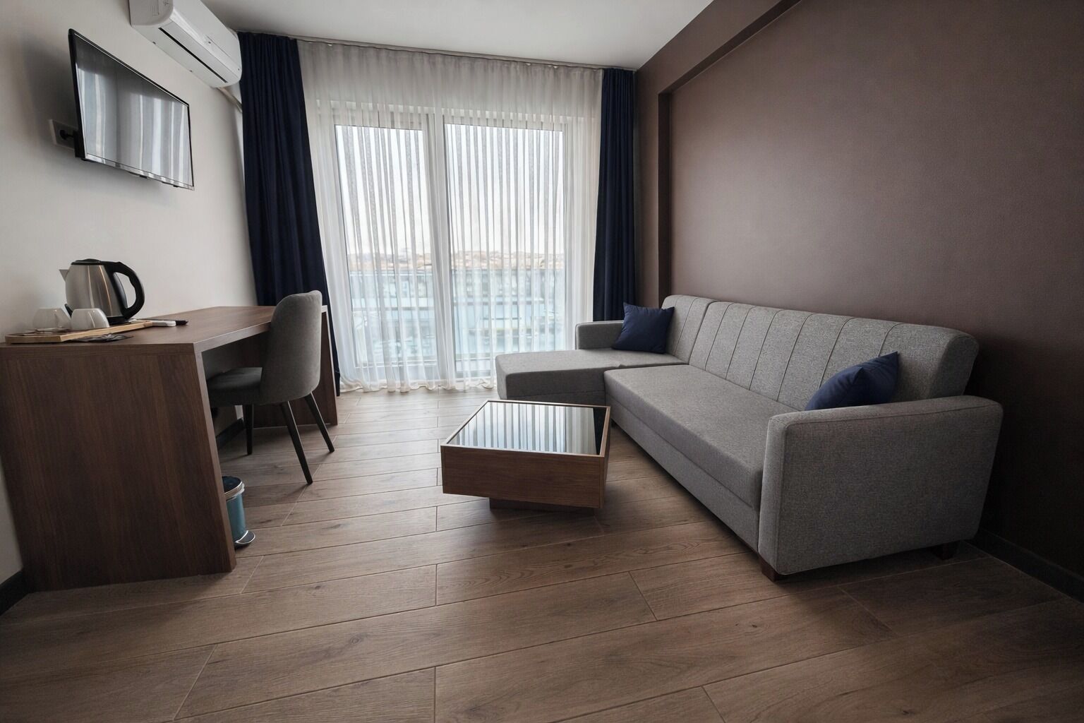 Suíte estúdio, vista para a cidade | Roupas de cama premium, edredons de pluma, camas Select Comfort