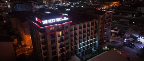 Façade de l’hébergement - soirée/nuit